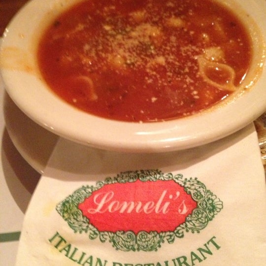 11/25/2012 tarihinde FW1SHINE ..ziyaretçi tarafından Lomeli&#39;s Italian Restaurant'de çekilen fotoğraf