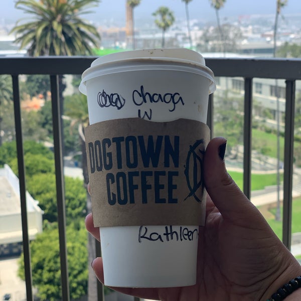 รูปภาพถ่ายที่ Dogtown Coffee โดย Kathleen G. เมื่อ 7/6/2020