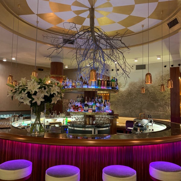 รูปภาพถ่ายที่ Como restaurant &amp; cocktail bar โดย Jerry C. เมื่อ 8/12/2019