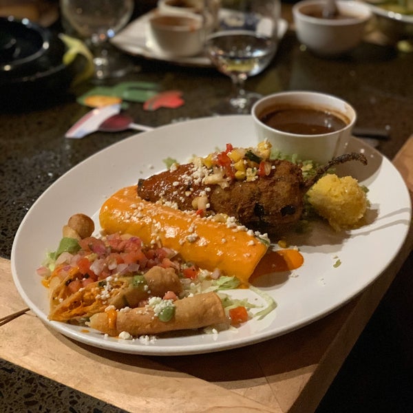 10/13/2019 tarihinde Jerry C.ziyaretçi tarafından Sinigual Contemporary Mexican Cuisine'de çekilen fotoğraf