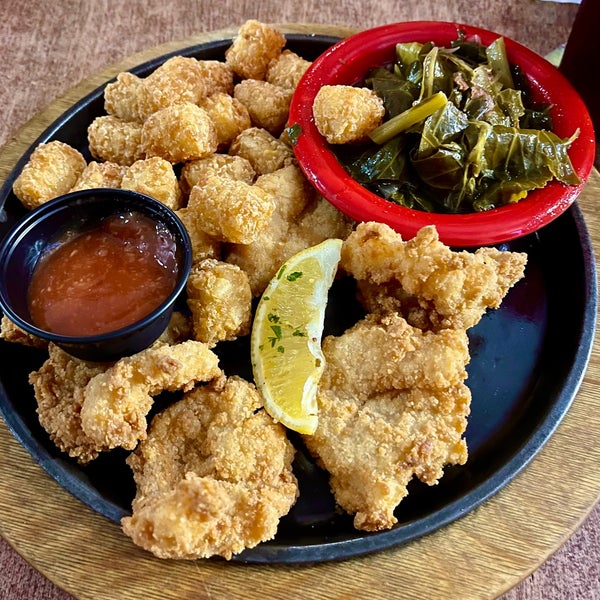 Photo taken at Shuck-N-Dive Cajun Cafe by Jerry C. on 2/28/2022