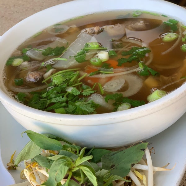 3/2/2019 tarihinde Jerry C.ziyaretçi tarafından Basilic Vietnamese Grill'de çekilen fotoğraf