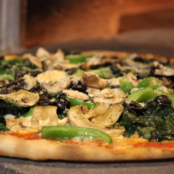 Nuestra #pizza vegetariana es inigualable. #deli #puebla
