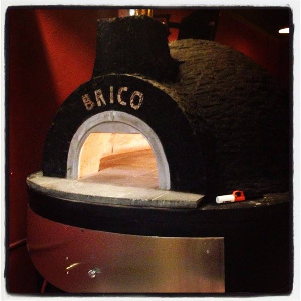 Das Foto wurde bei BRICO Pizzería Restaurant von BRICO Pizzería Restaurant am 4/5/2014 aufgenommen