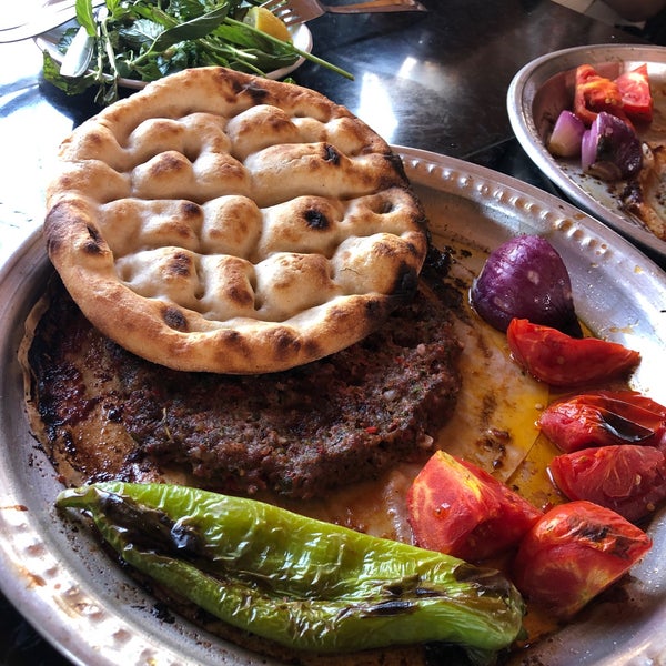6/14/2022 tarihinde Zeynep T.ziyaretçi tarafından Pöç Kasap ve Restaurant'de çekilen fotoğraf