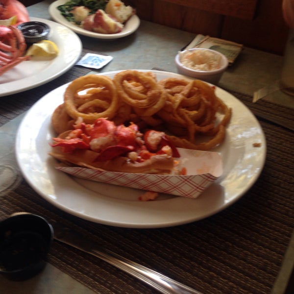 Das Foto wurde bei Westbrook Lobster Restaurant &amp; Bar von Judi S. am 5/17/2015 aufgenommen