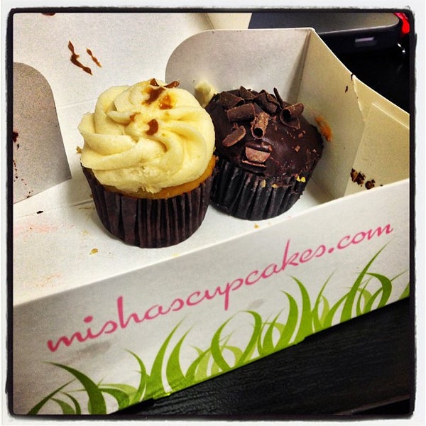 1/10/2013 tarihinde Will A.ziyaretçi tarafından Misha&#39;s Cupcakes'de çekilen fotoğraf