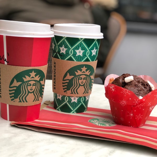 Photo prise au Starbucks par Valerie B. le11/16/2018
