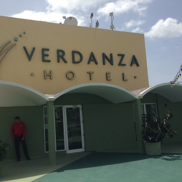 Foto diambil di Verdanza Hotel, a member of Summit Hotels &amp; Resorts oleh José H. pada 6/13/2016
