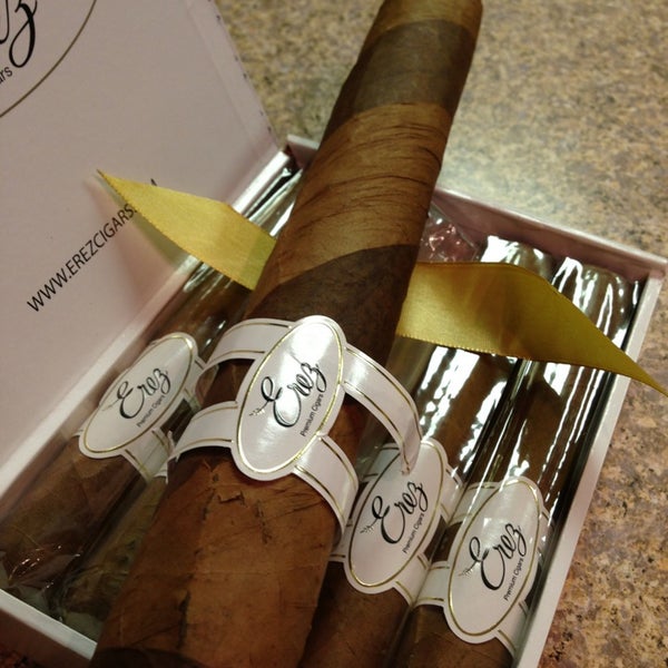 8/7/2013에 Yaniv E.님이 United Cigars Inc.에서 찍은 사진