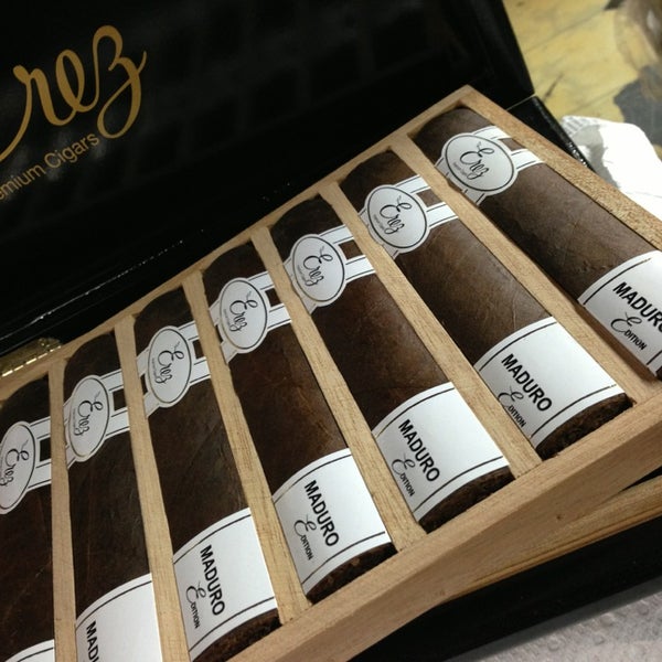 7/3/2013にYaniv E.がUnited Cigars Inc.で撮った写真