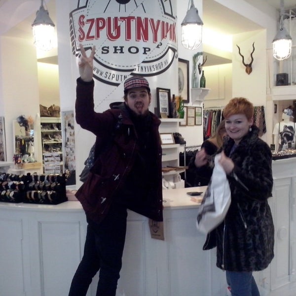3/23/2015 tarihinde Daniel I.ziyaretçi tarafından Szputnyik Shop D20'de çekilen fotoğraf