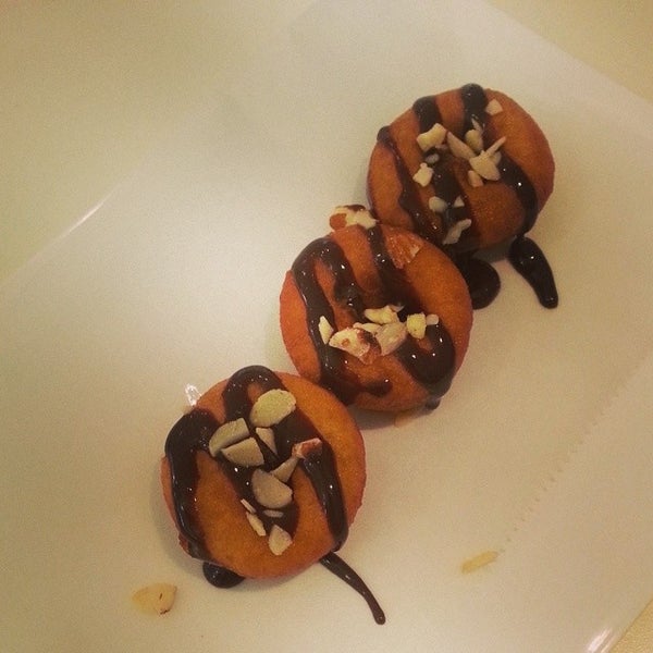 8/15/2014 tarihinde Patranilaziyaretçi tarafından Carvin&#39;s Mini Donuts'de çekilen fotoğraf
