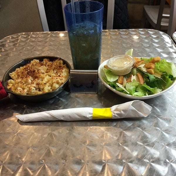 Photo taken at Cheese-ology Macaroni &amp; Cheese by Paul on 2/19/2015