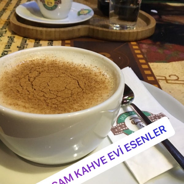 Das Foto wurde bei Yeşilçam Kahve Evi von Mehmet C. am 12/7/2019 aufgenommen