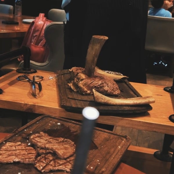 5/8/2022 tarihinde Rakan J.ziyaretçi tarafından Nusr-Et Steakhouse'de çekilen fotoğraf