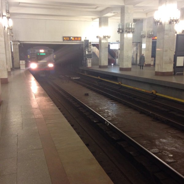 Метро бурнаковская