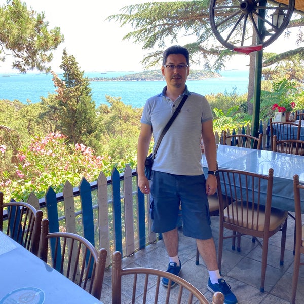 Das Foto wurde bei Lunapark Cafe &amp; Restaurant von Volkan Ç. am 6/16/2022 aufgenommen