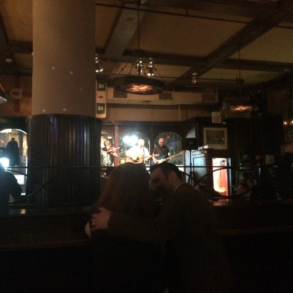 Foto tirada no(a) Ned Devine&#39;s Irish Pub por Jon em 4/15/2015