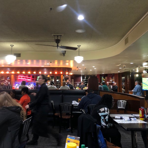 11/9/2019 tarihinde Jonziyaretçi tarafından Deanie&#39;s Seafood Restaurant in the French Quarter'de çekilen fotoğraf