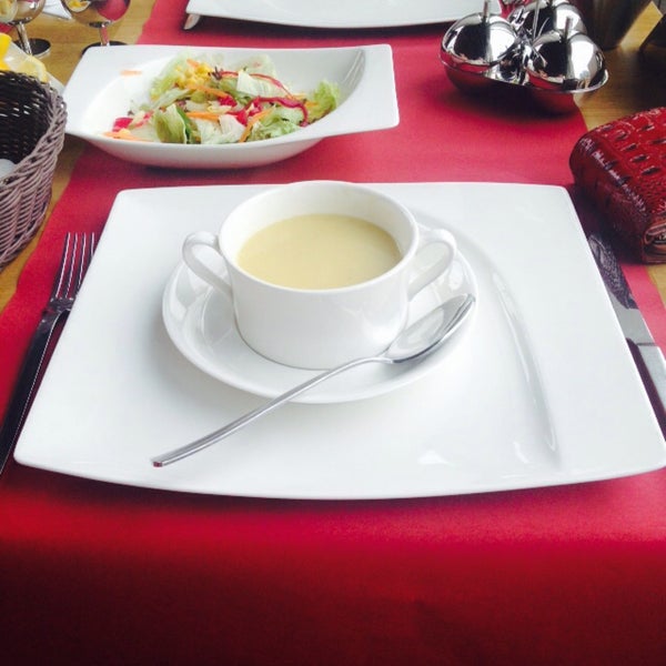 Foto diambil di 12 Ocakbaşı Restaurant oleh Nida&amp;Asil A. pada 5/27/2015