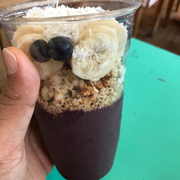 Have been many times with my friend Harish, who's a daily customer. Classic Açai bowl is fantastic - a breakfast or after workout treat! Also Lauren and her coworker (sister?) are very friendly.