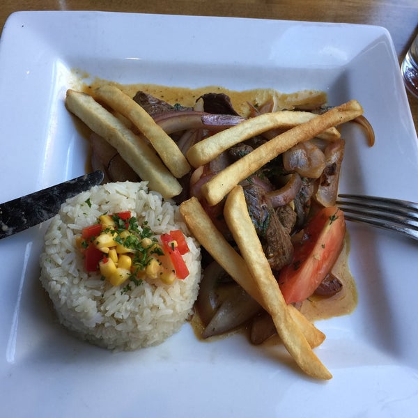 Das Foto wurde bei Mango Peruvian Cuisine von Meral K. am 1/21/2017 aufgenommen