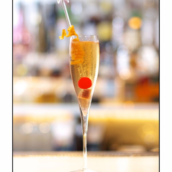 Chin chin! We're sure we heard someone say cocktail hour. #only3daystillfriday #ChampagneCocktail anyone?