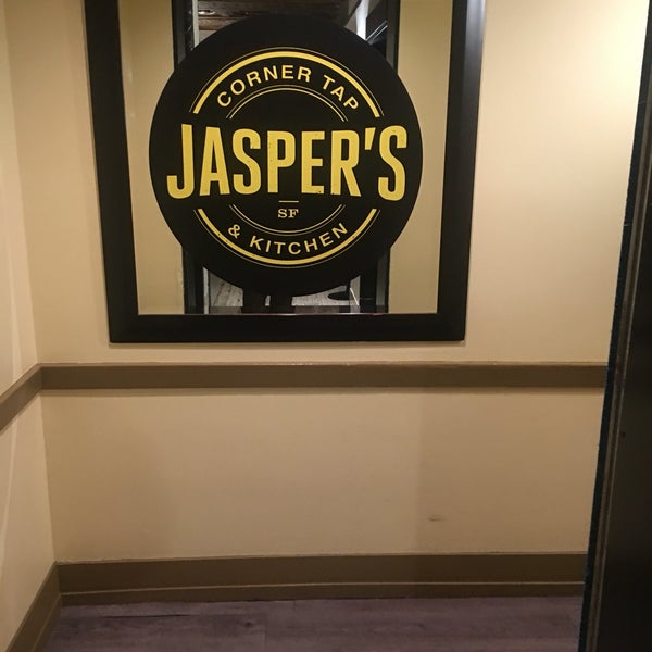 Das Foto wurde bei Jasper&#39;s Corner Tap and Kitchen von Paul G. am 10/7/2019 aufgenommen