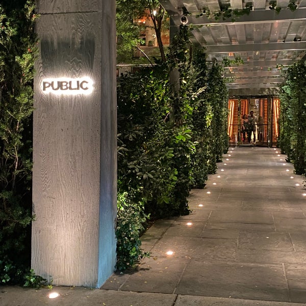 Foto tirada no(a) PUBLIC, an Ian Schrager hotel por Paul G. em 10/14/2021