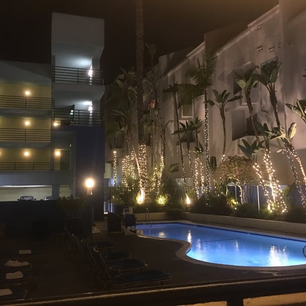 Foto scattata a Ramada Plaza West Hollywood Hotel and Suites da Paul G. il 11/19/2018