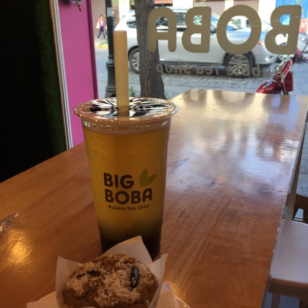Foto tirada no(a) Big Boba Bubble Tea Shop por Maria Gabriela S. em 10/21/2015