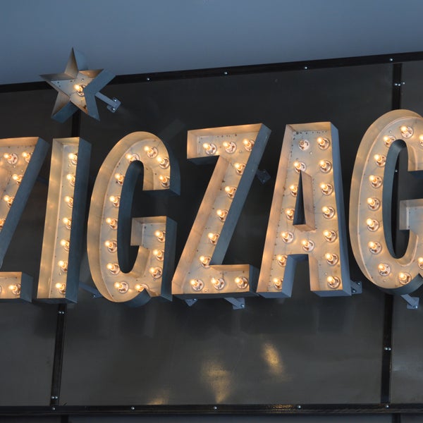 Das Foto wurde bei ZIGZAG Pizza von ZIGZAG Pizza am 5/14/2015 aufgenommen