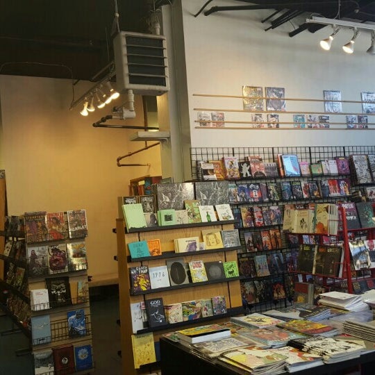 Photo taken at Floating World Comics by Jay Jr. H. on 7/1/2015