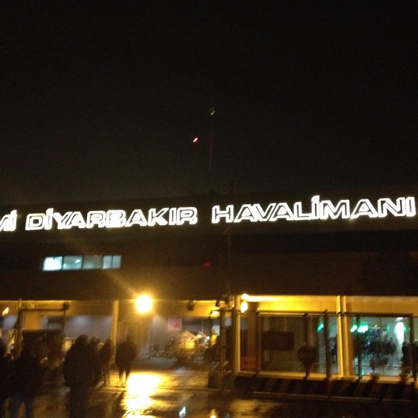 Das Foto wurde bei Flughafen Diyarbakır (DIY) von Mehmet Ali B. am 2/16/2015 aufgenommen