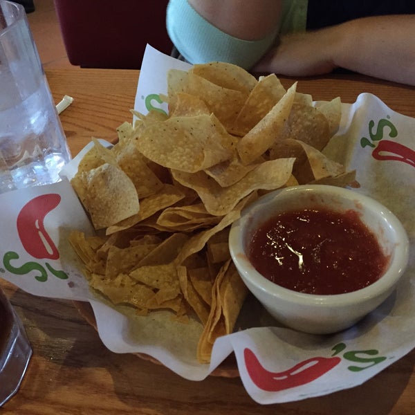Photo taken at Chili&#39;s Grill &amp; Bar by Mark L. on 4/3/2015
