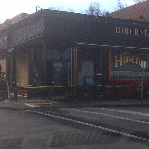 รูปภาพถ่ายที่ Hibernian Pub โดย Thomas B. เมื่อ 12/27/2012