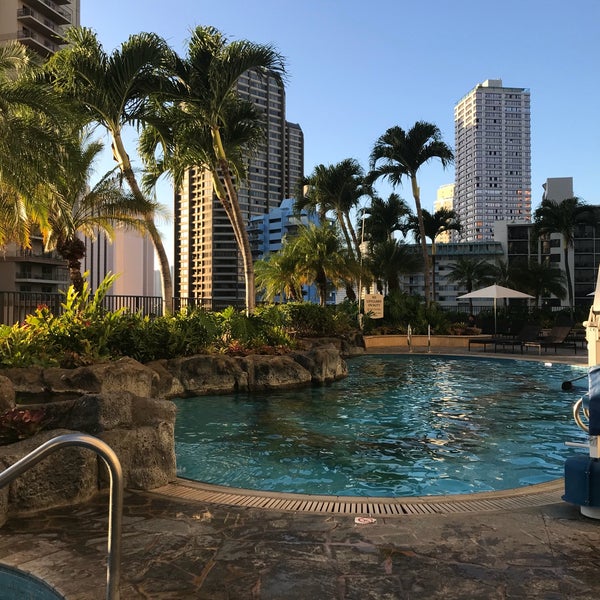 Kalia Tower Pool at the Pools at the Hilton Hawaiian Village