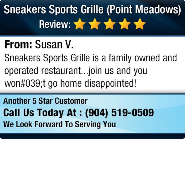 Foto tirada no(a) Sneakers Sports Grille por Susan P. em 5/26/2014