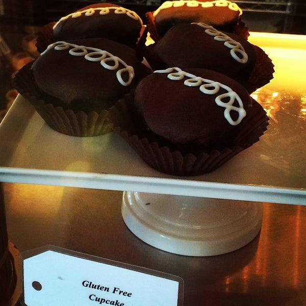 Photo taken at Crisp Bake Shop by Lynn A. on 5/28/2014