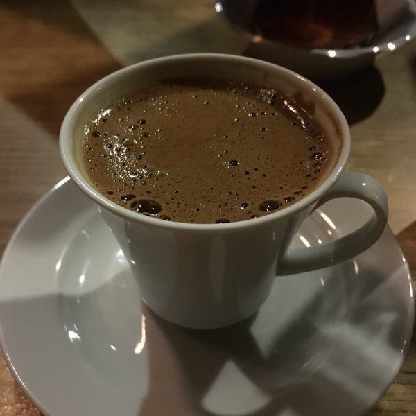 Foto scattata a Badem Çikolata &amp; Cafe da Cevdet S. il 6/25/2019