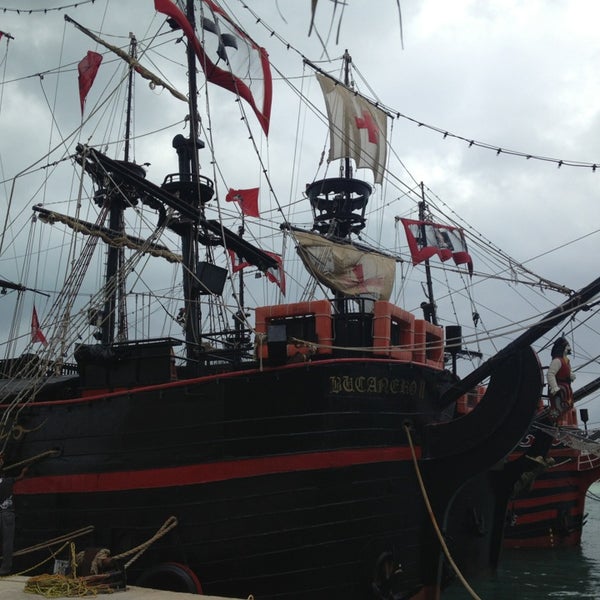 12/27/2012 tarihinde Ricardo D.ziyaretçi tarafından Captain Hook Pirate Ship'de çekilen fotoğraf