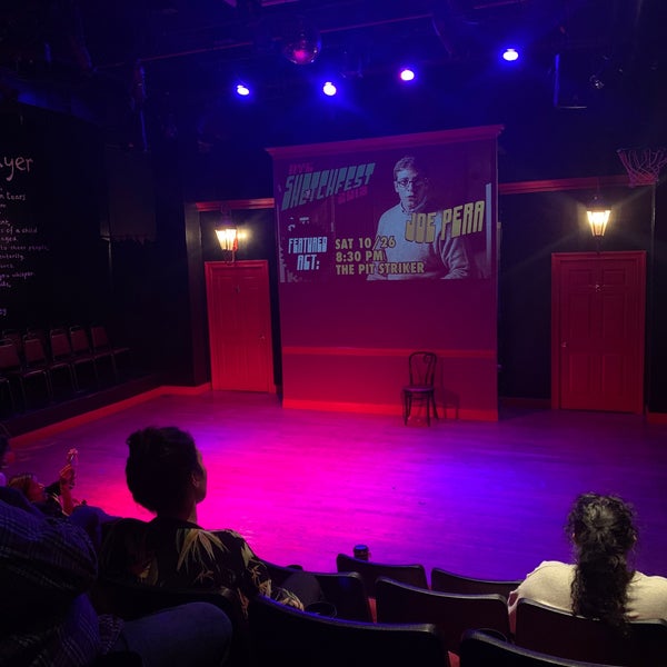 Foto tirada no(a) The Peoples Improv Theater por Caitlin em 10/26/2019