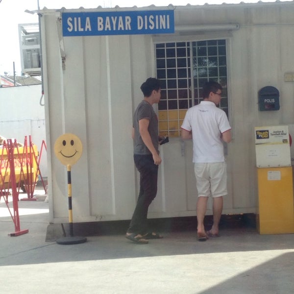 6/14/2014 tarihinde Joseph L.ziyaretçi tarafından Shell Station'de çekilen fotoğraf