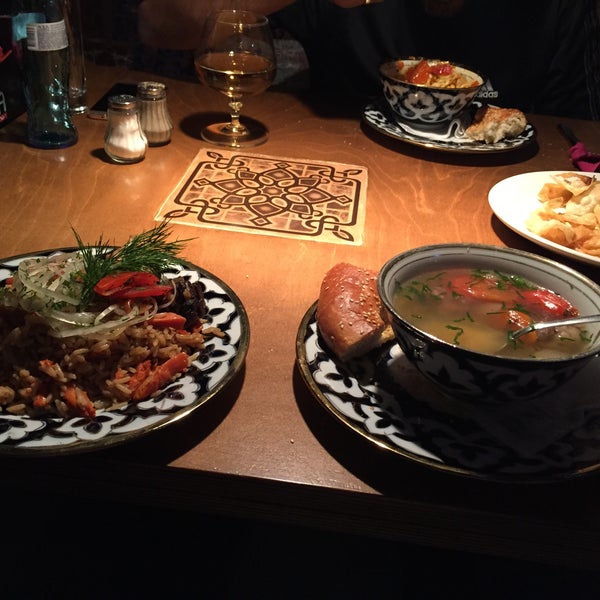 Восток чайхана ташкент. Город зеленодольск восточный базар чайхана. Чайхона ресторан санкт-петербург. Алайский базар чайхана площадь ильича. Чайхана ош.