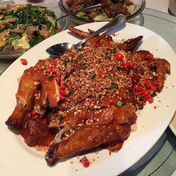 Photo prise au Royal East Restaurant par Ching Y. le2/21/2015