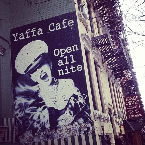 Das Foto wurde bei Yaffa Cafe von Latina V. am 2/24/2013 aufgenommen
