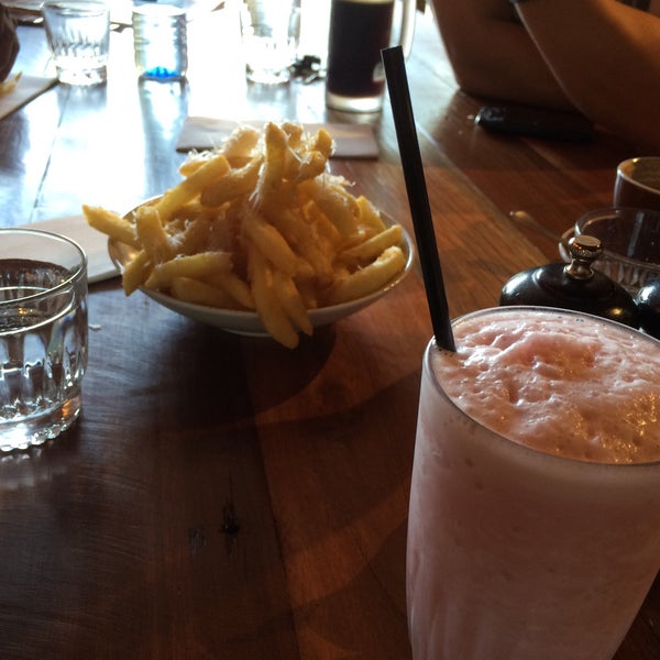 The truffle chips were yummy! Nice and crispy. I had the smoothie (minus banana), not something to write home about.