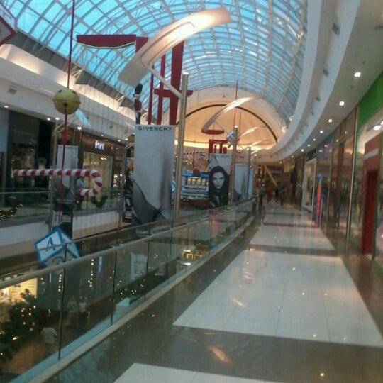 Foto tomada en Tortugas Open Mall  por Jackson B. el 12/3/2012