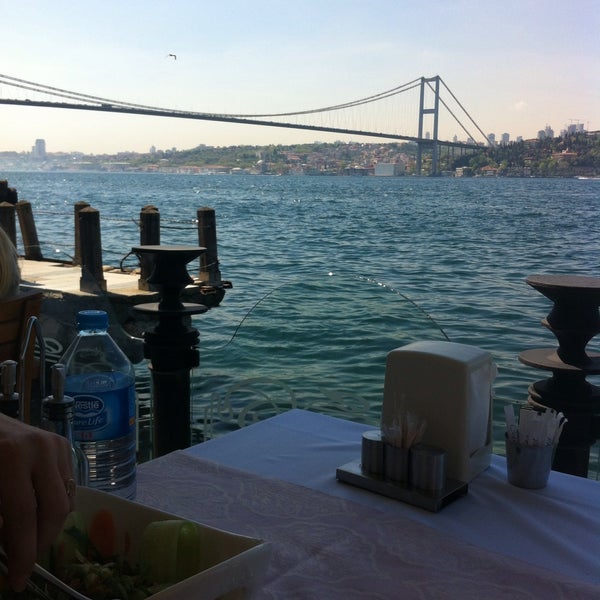 รูปภาพถ่ายที่ Çeşmîdil Cafe &amp; Restaurant โดย Mine Y. เมื่อ 5/5/2015